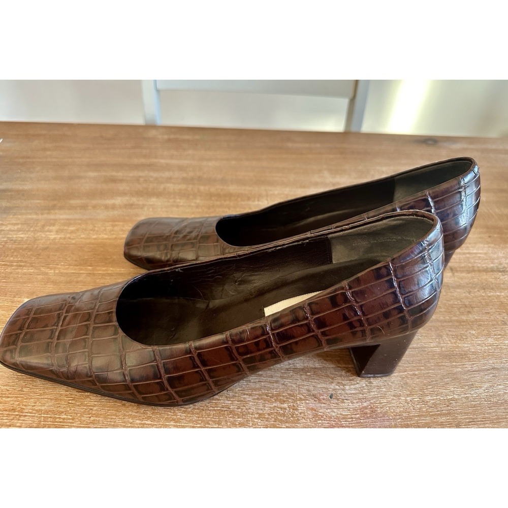 Women's Croft & Barrow Crocodile Pumps Shoes Size 10 Square‎ Toe Block Heel